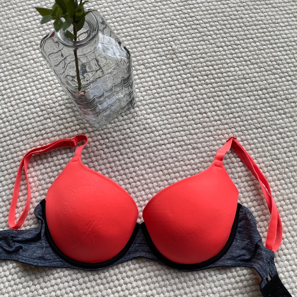 PINK Victoria’s Secret Lightly Lined Bra
